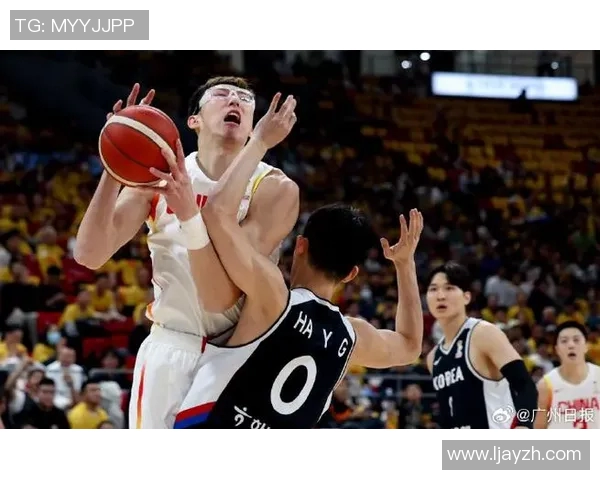 2015亚锦赛周琦对决韩国展现中国篮球新希望的精彩瞬间