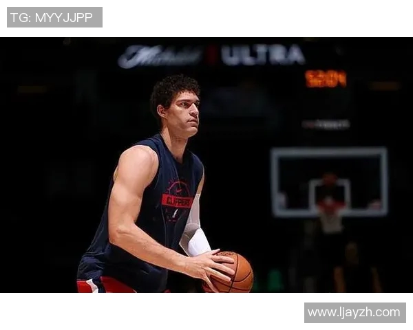 布鲁克洛佩斯：从篮坛巨星到球队支柱的传奇之路